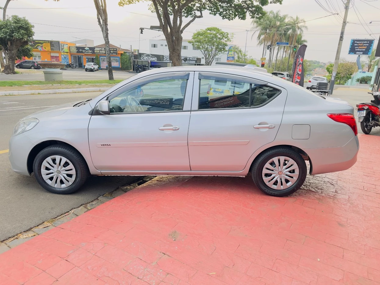 NISSAN VERSA