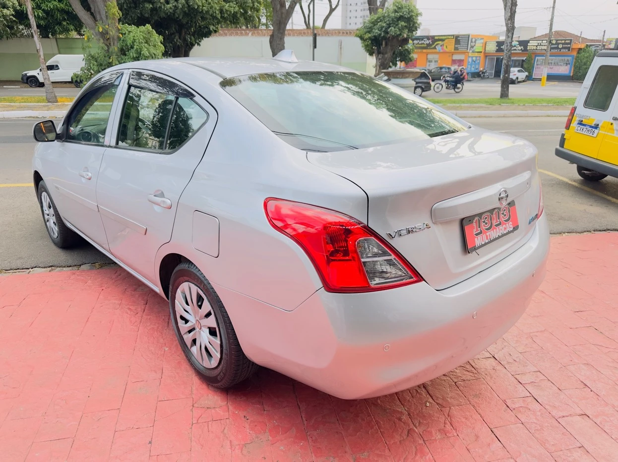 NISSAN VERSA