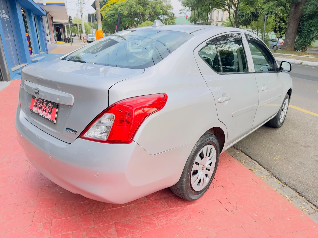 NISSAN VERSA