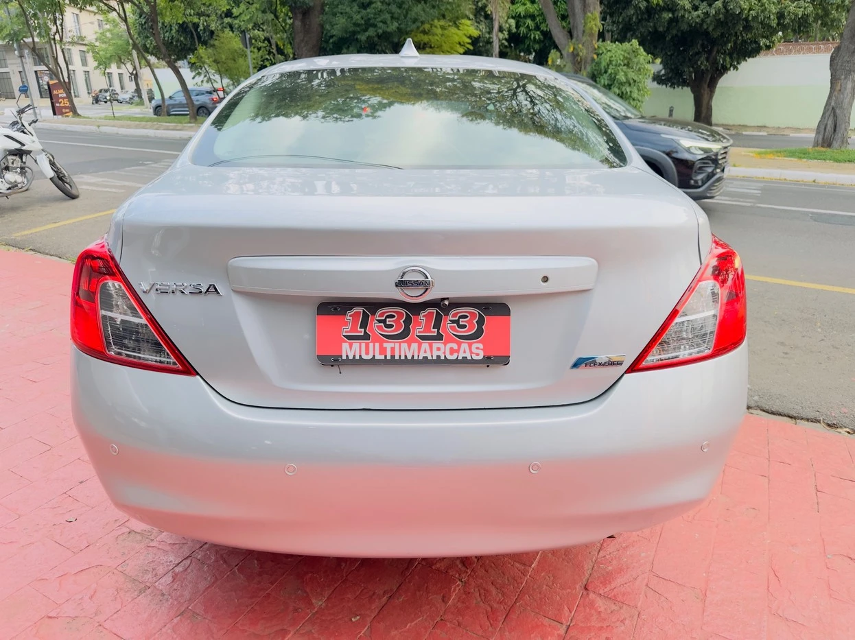NISSAN VERSA