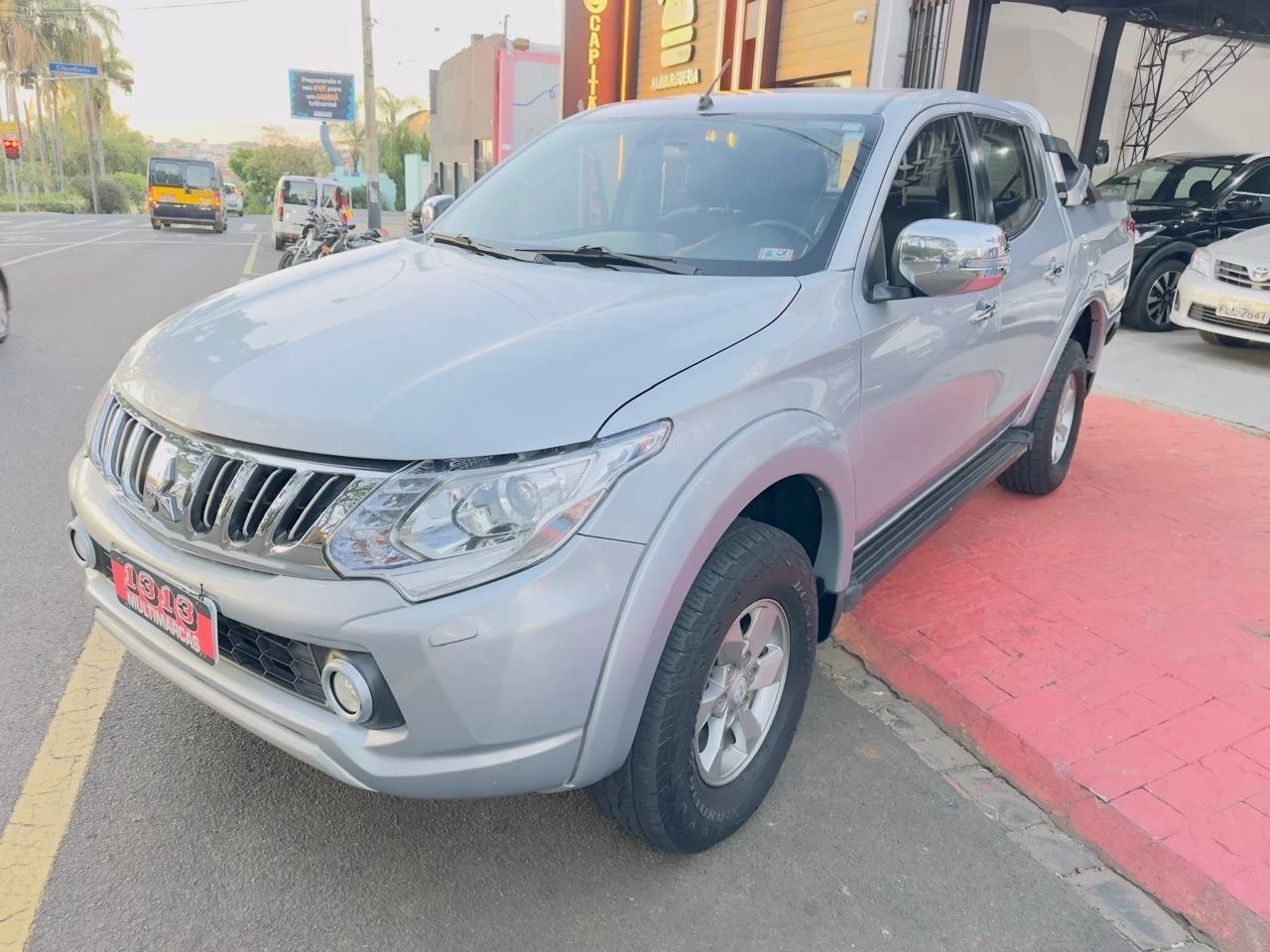 MITSUBISHI L200 TRITON