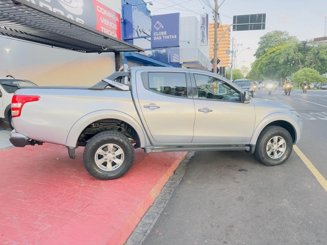 MITSUBISHI L200 TRITON