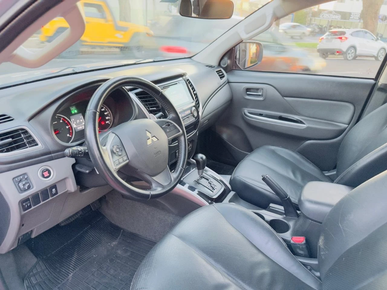 MITSUBISHI L200 TRITON