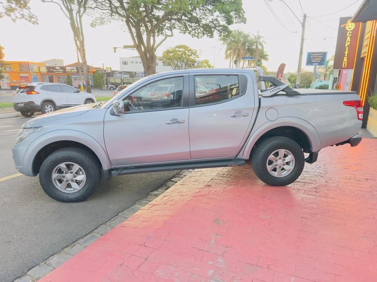 MITSUBISHI L200 TRITON