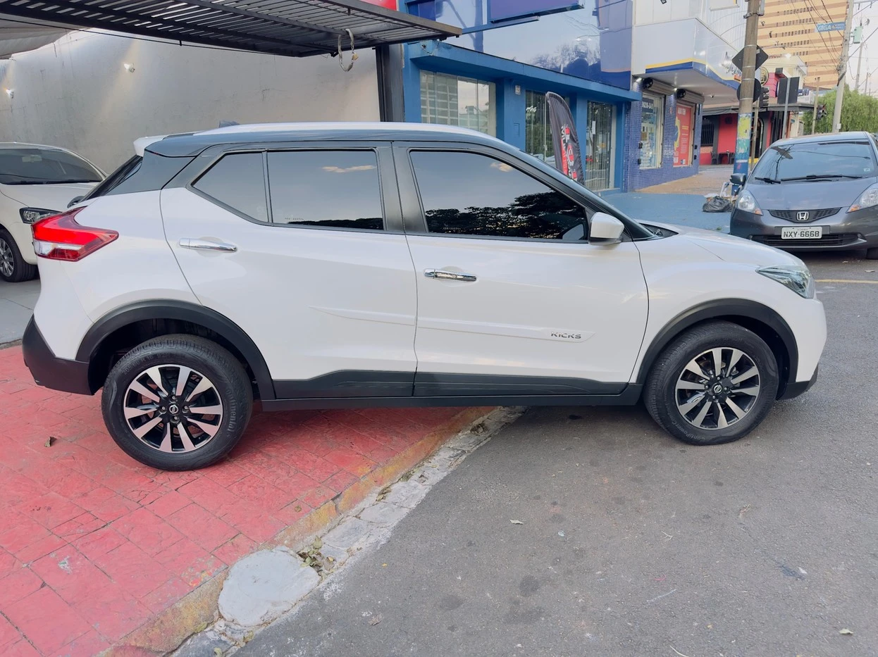 NISSAN KICKS