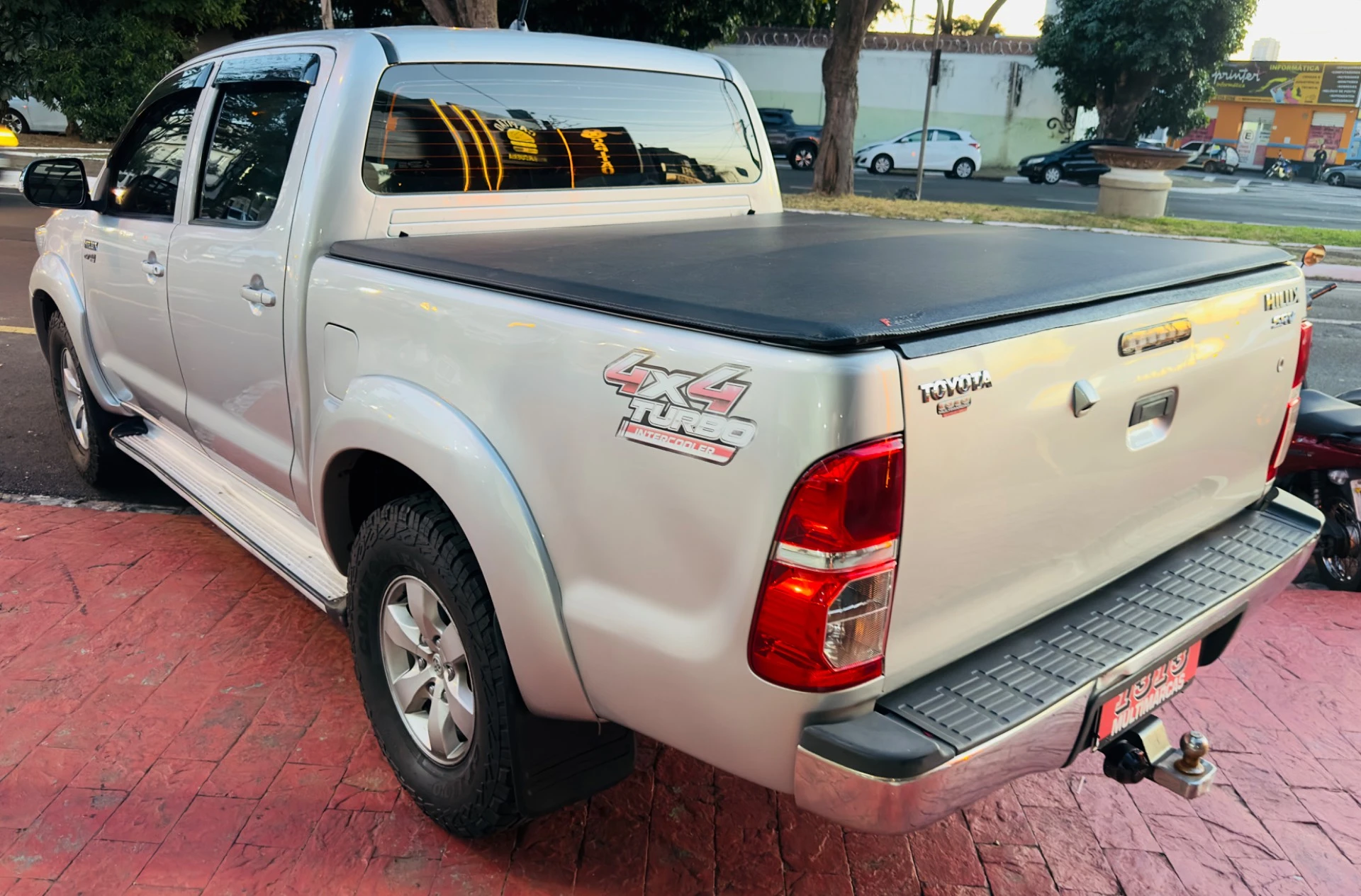 TOYOTA HILUX