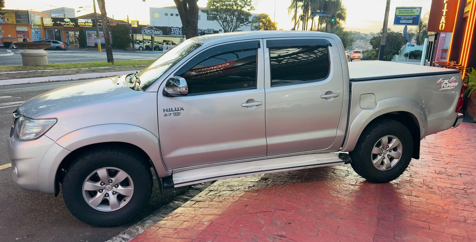 TOYOTA HILUX