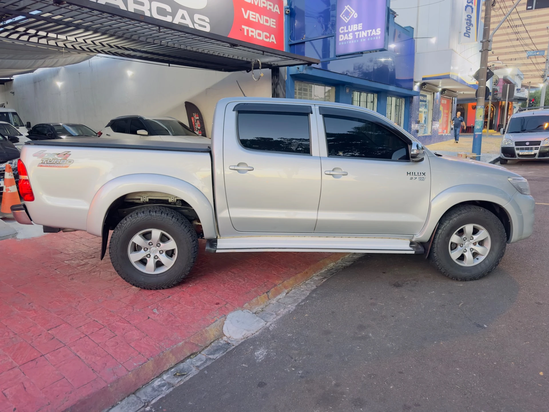 TOYOTA HILUX
