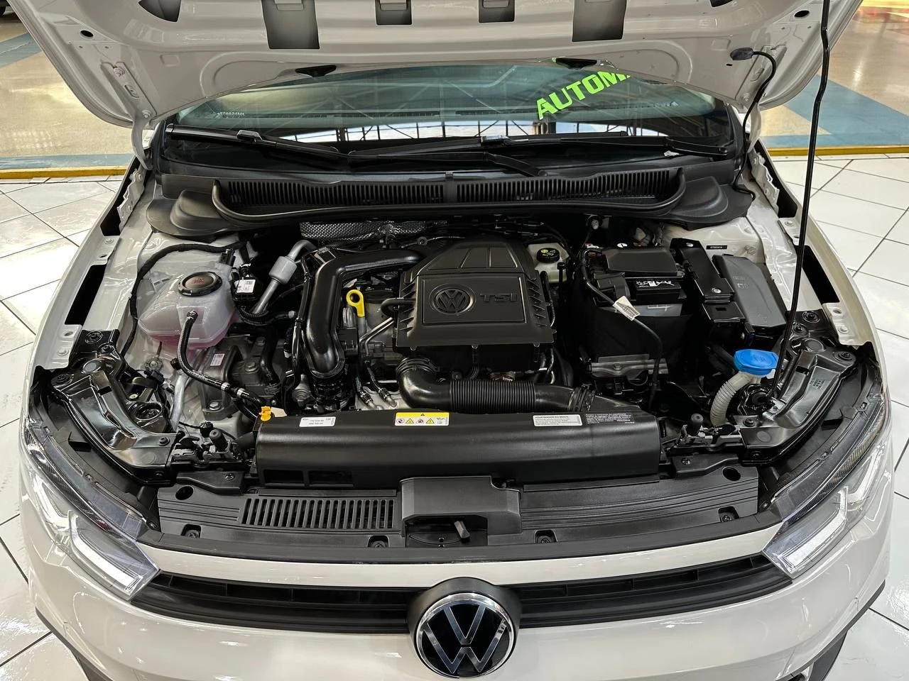 VOLKSWAGEN POLO