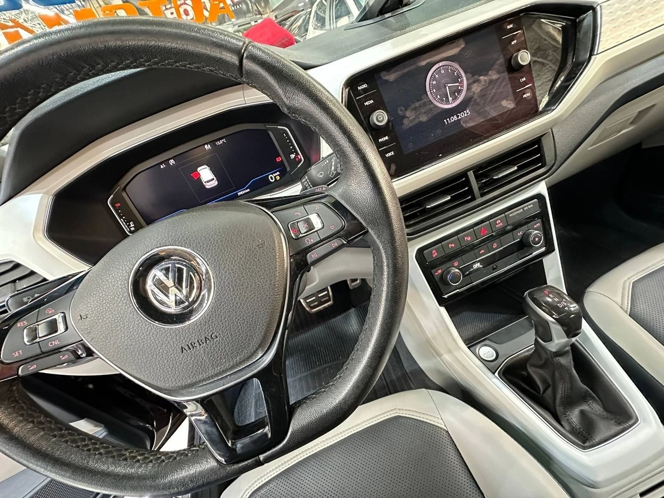 VOLKSWAGEN T-CROSS