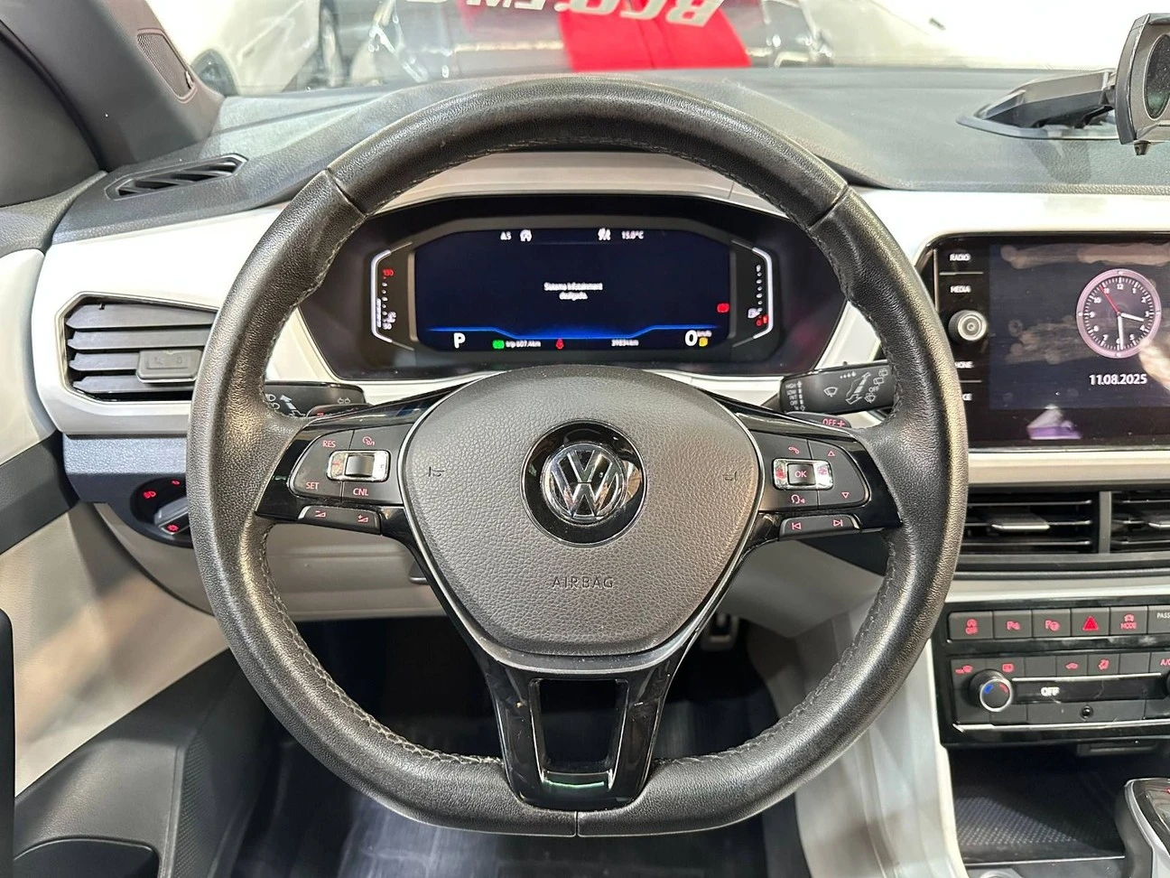 VOLKSWAGEN T-CROSS