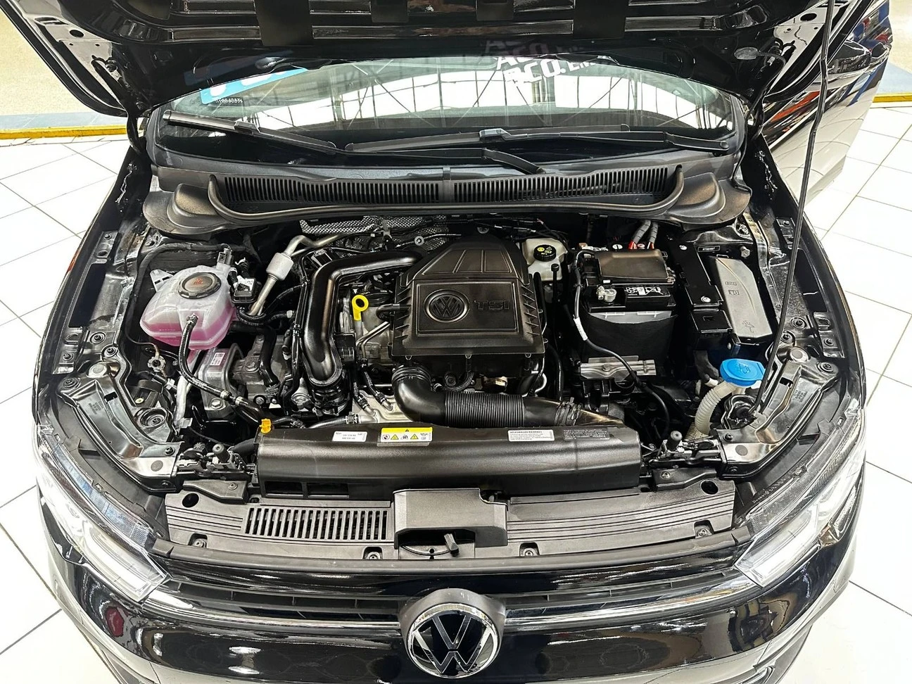 VOLKSWAGEN POLO