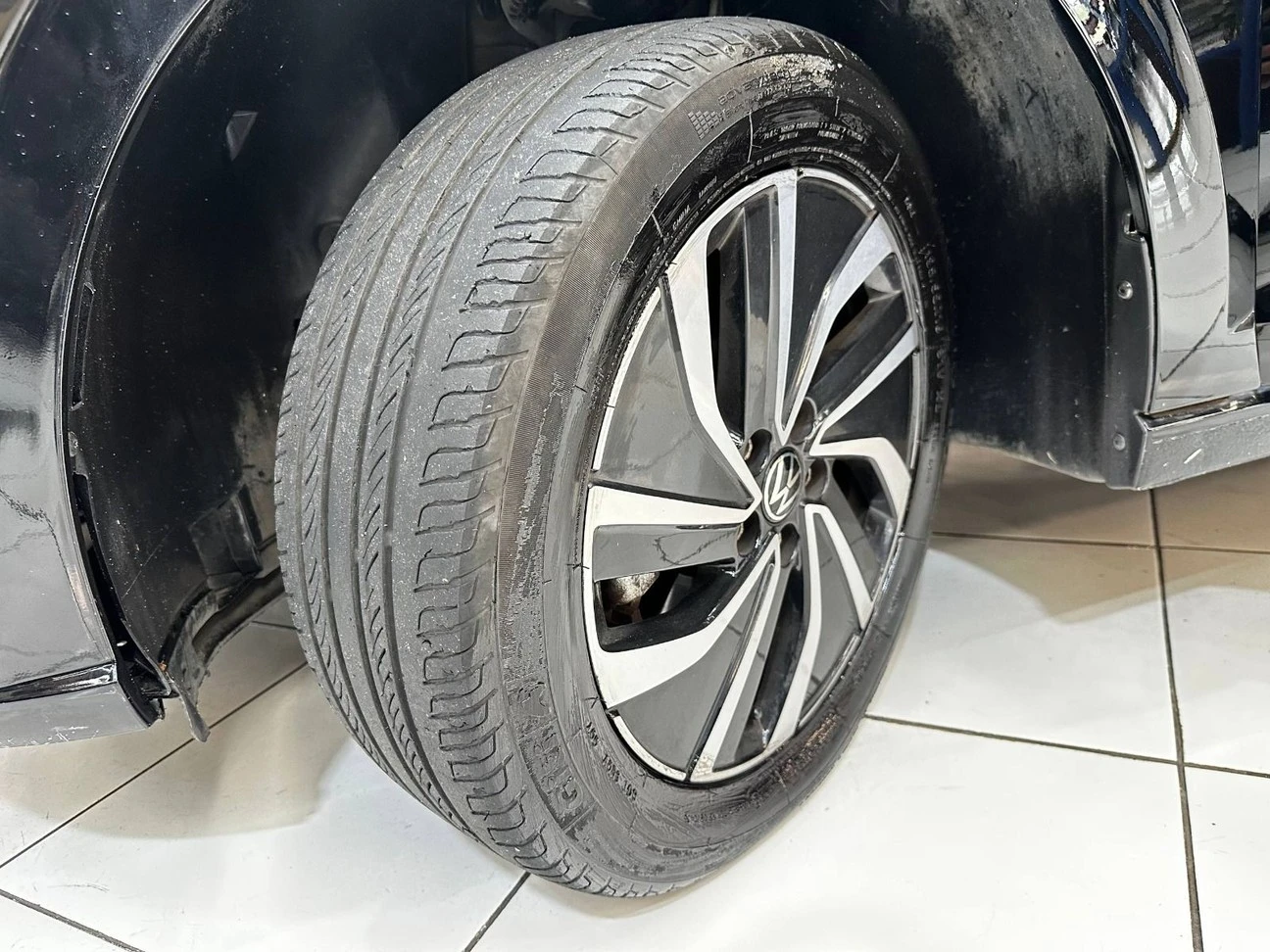 VOLKSWAGEN POLO