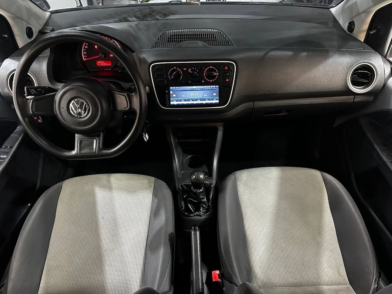 VOLKSWAGEN UP
