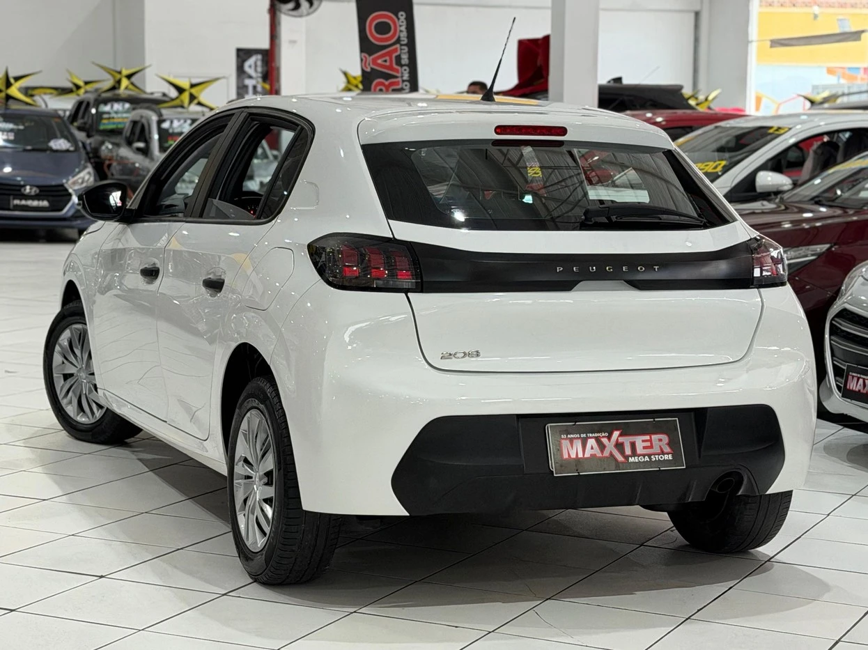 PEUGEOT 208
