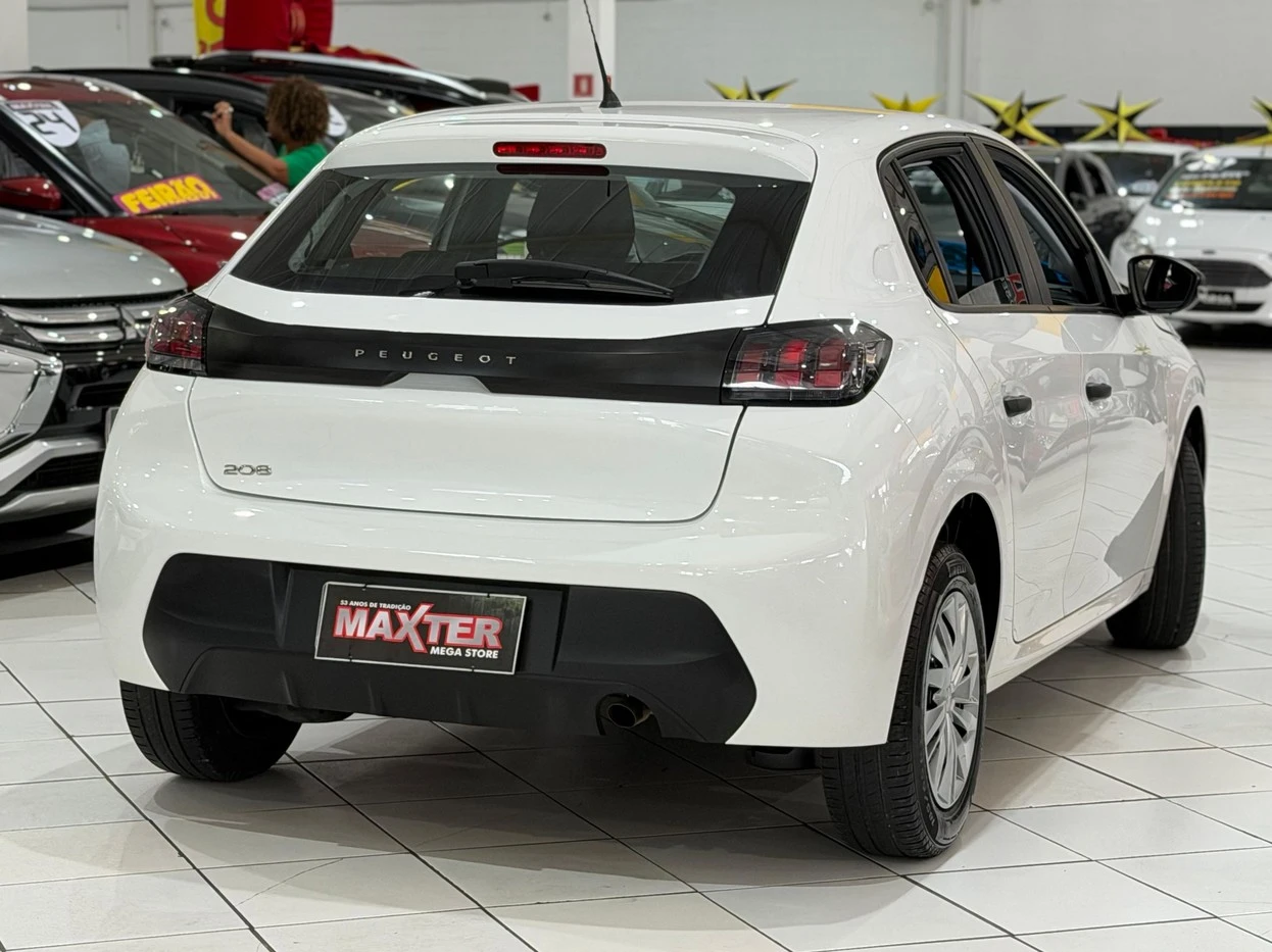PEUGEOT 208