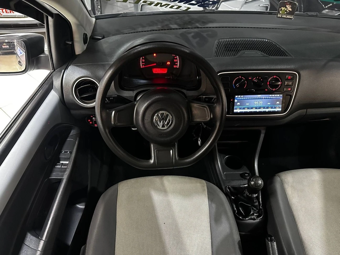 VOLKSWAGEN UP