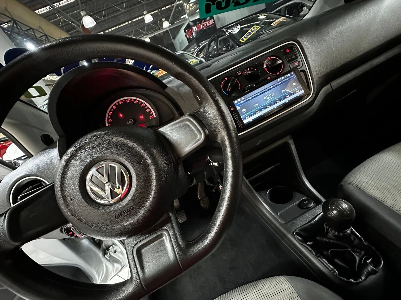 VOLKSWAGEN UP