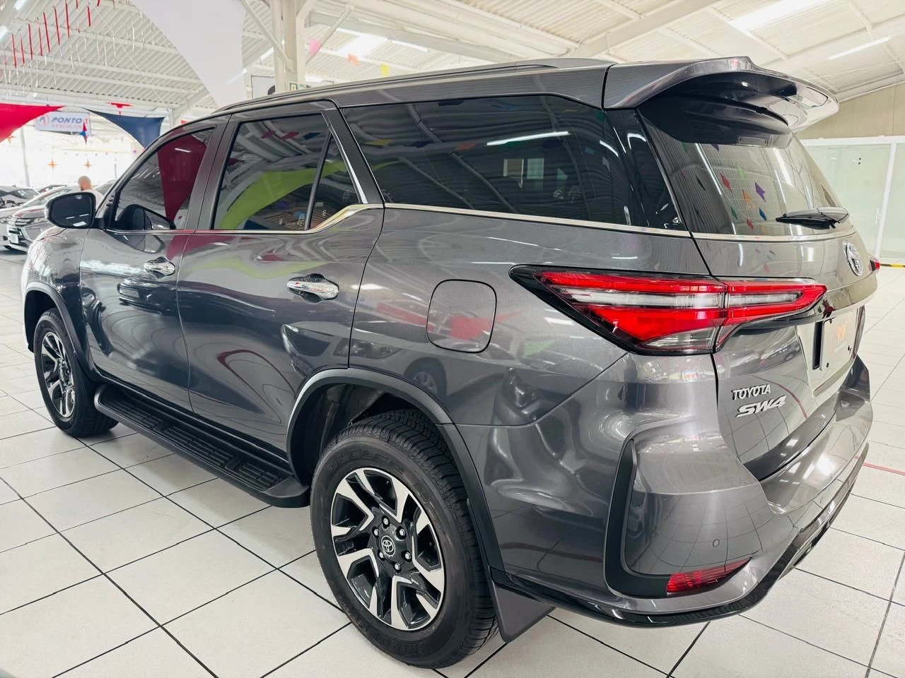 TOYOTA HILUX SW4