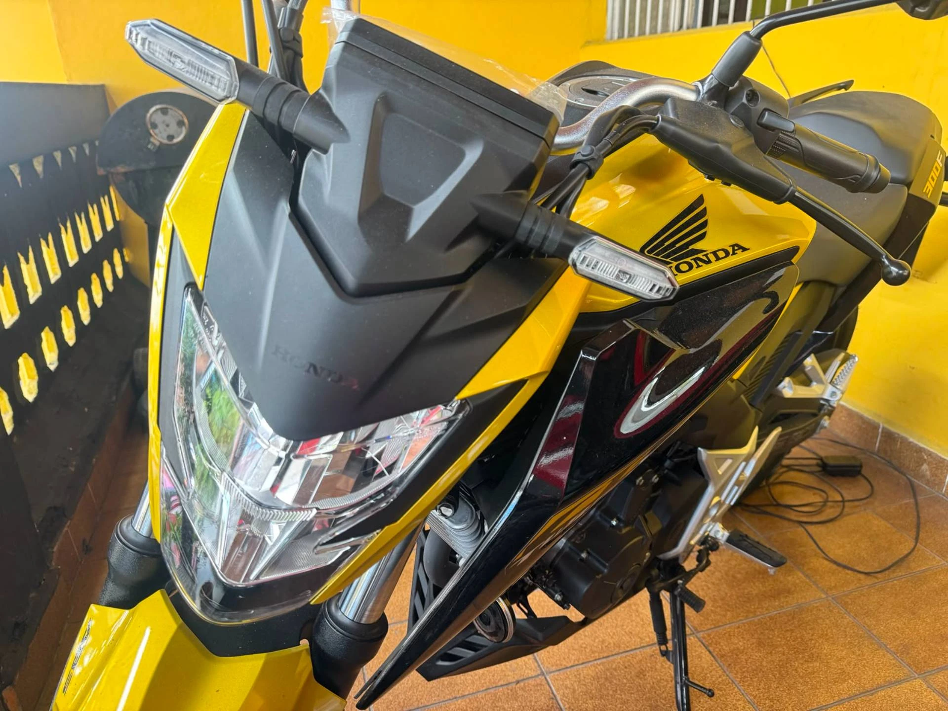 CB 300F TWISTER CBS