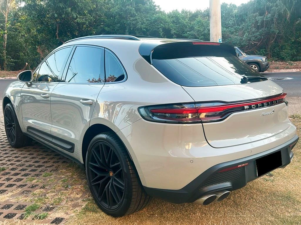 PORSCHE MACAN