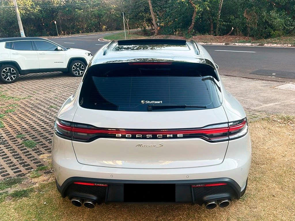 PORSCHE MACAN