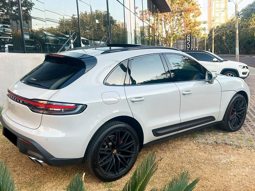 PORSCHE MACAN