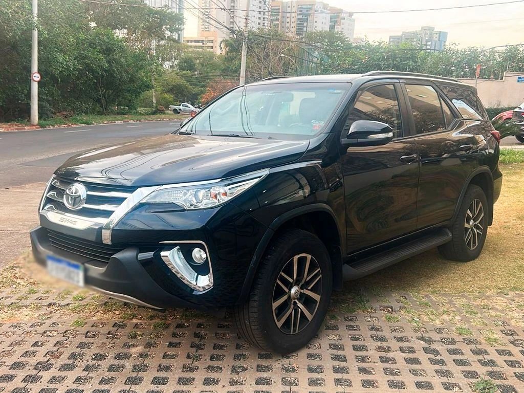 TOYOTA HILUX SW4