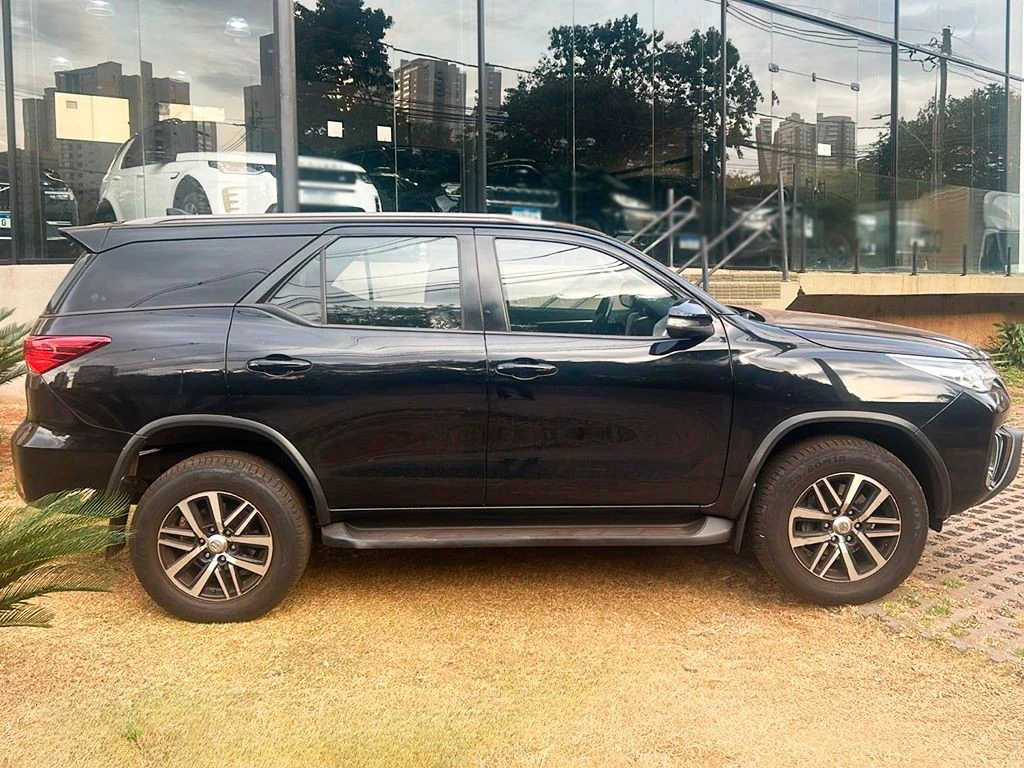 TOYOTA HILUX SW4