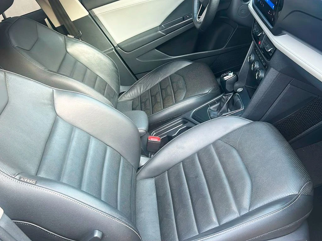 VOLKSWAGEN TAOS