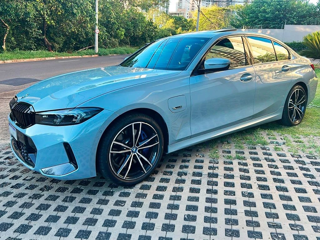 BMW 330e