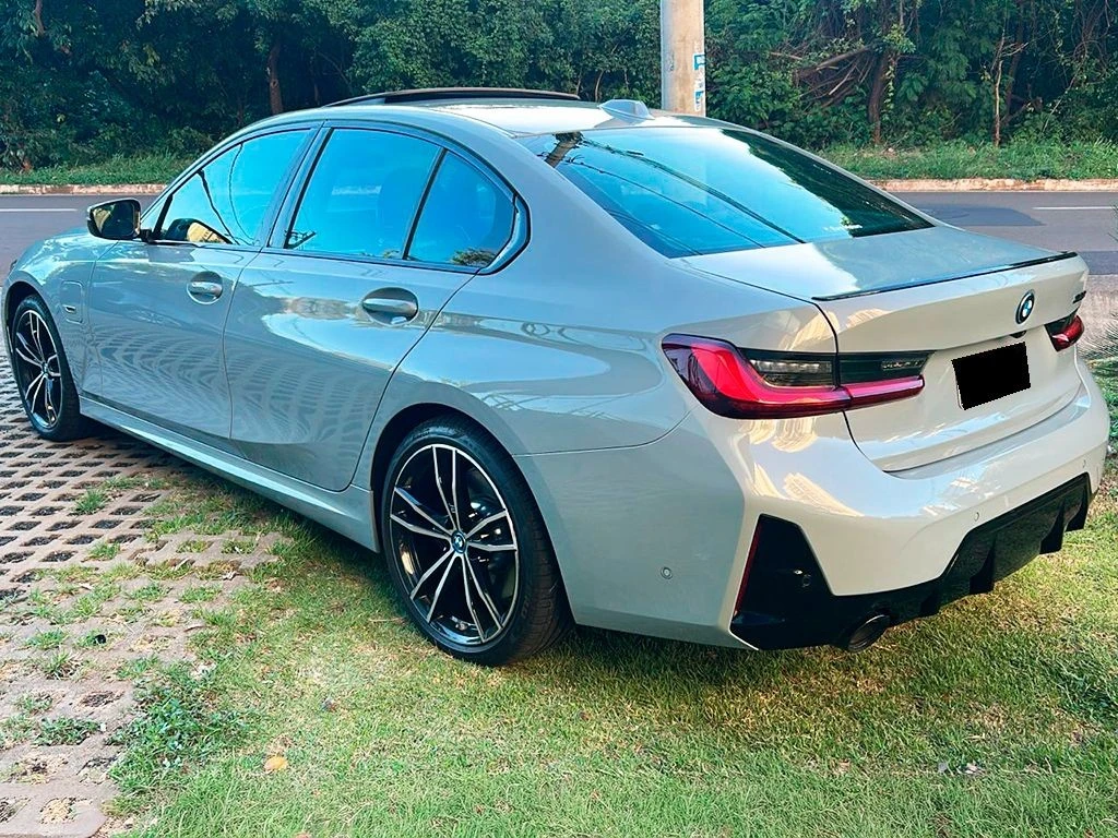 BMW 330e