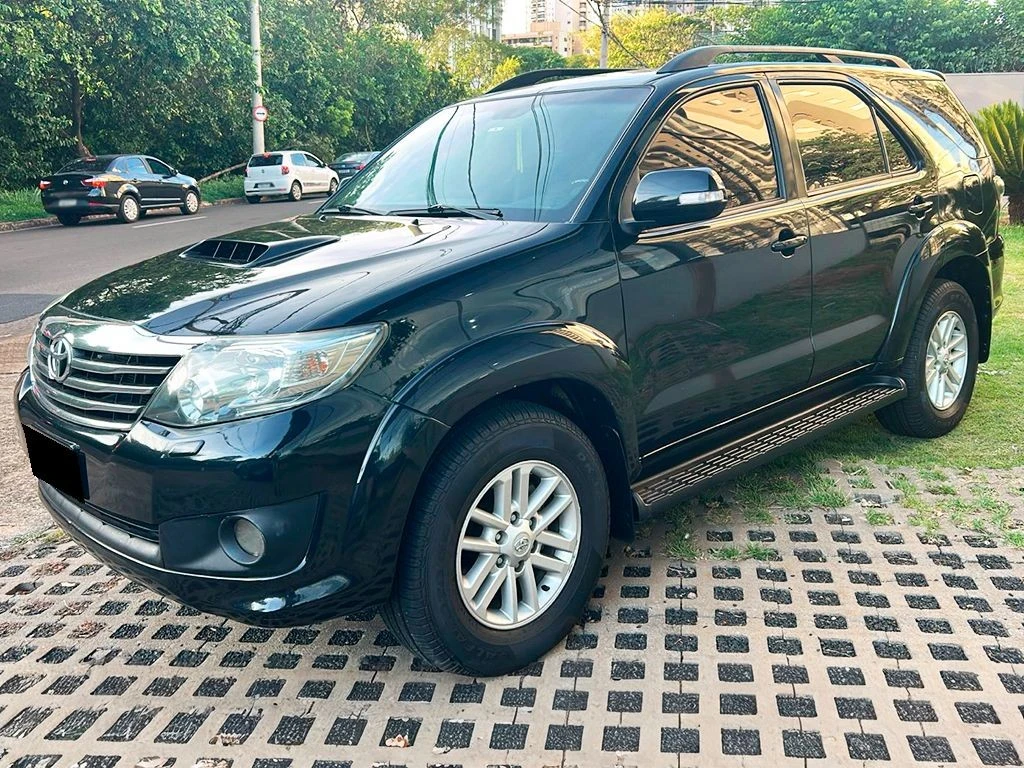 TOYOTA HILUX SW4