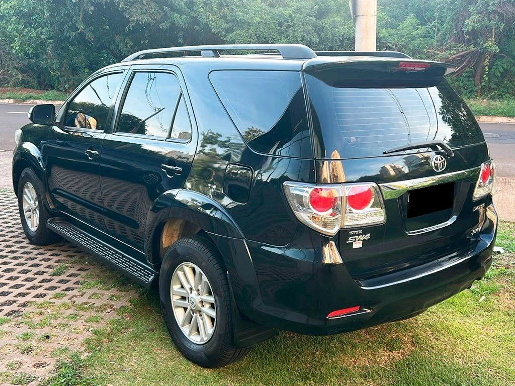 TOYOTA HILUX SW4