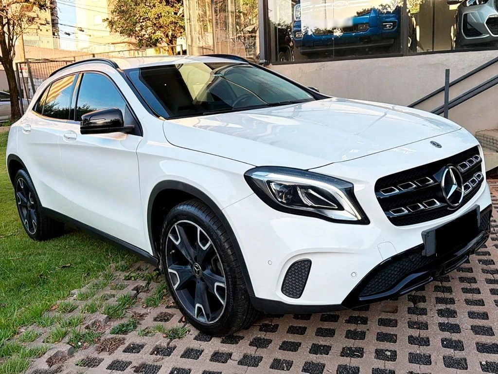 MERCEDES-BENZ GLA 200
