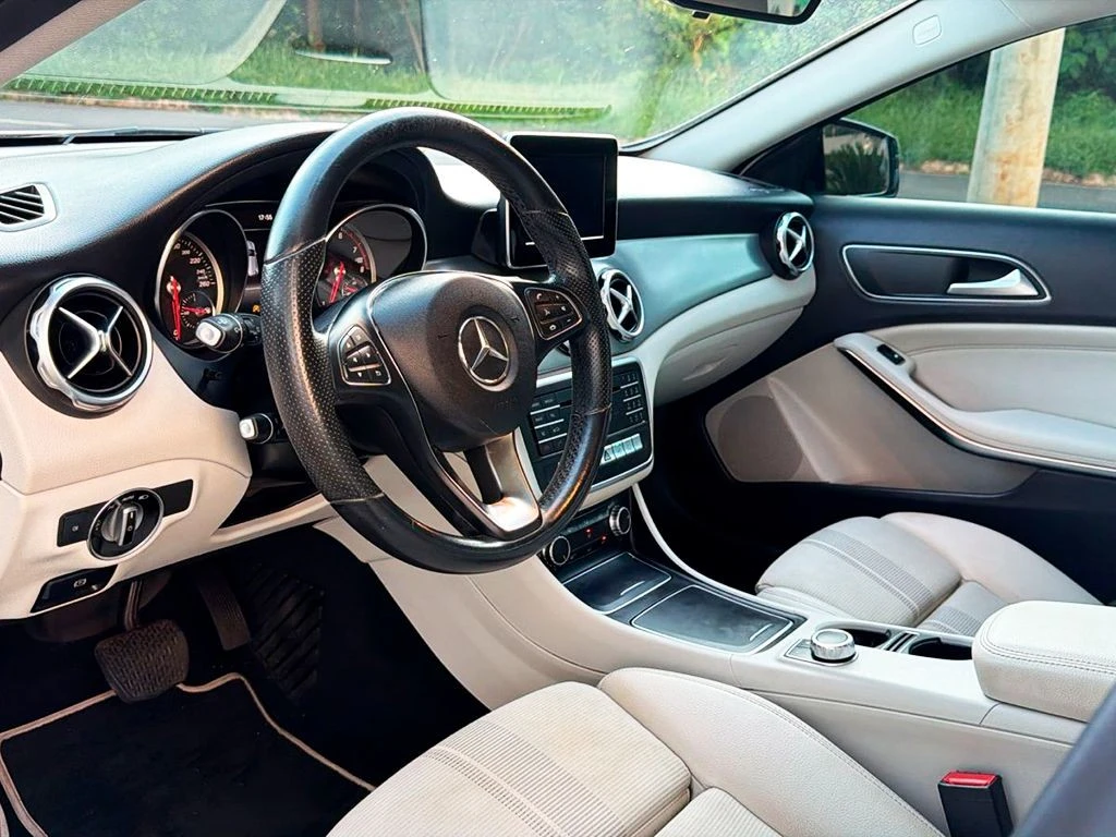 MERCEDES-BENZ GLA 200