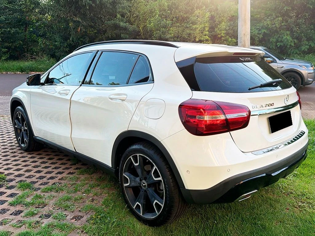 MERCEDES-BENZ GLA 200