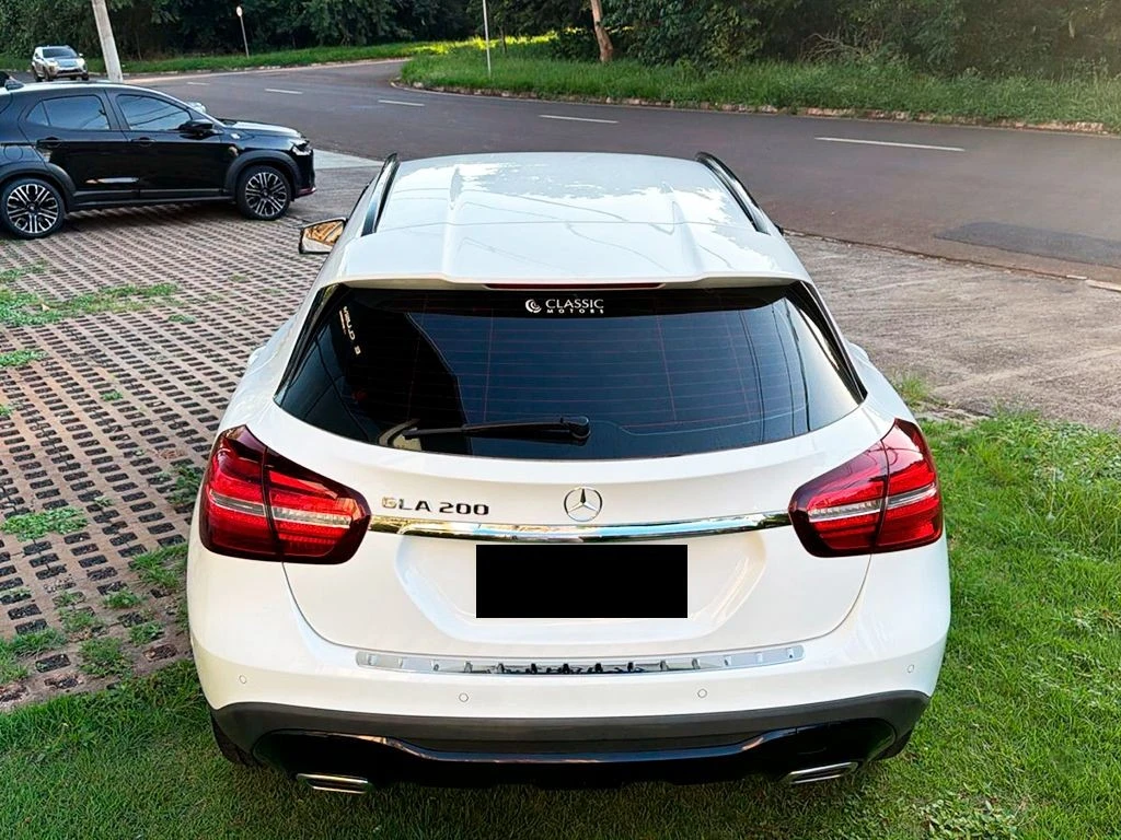 MERCEDES-BENZ GLA 200