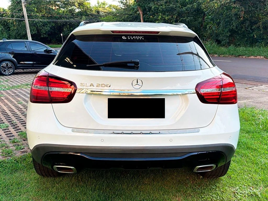 MERCEDES-BENZ GLA 200