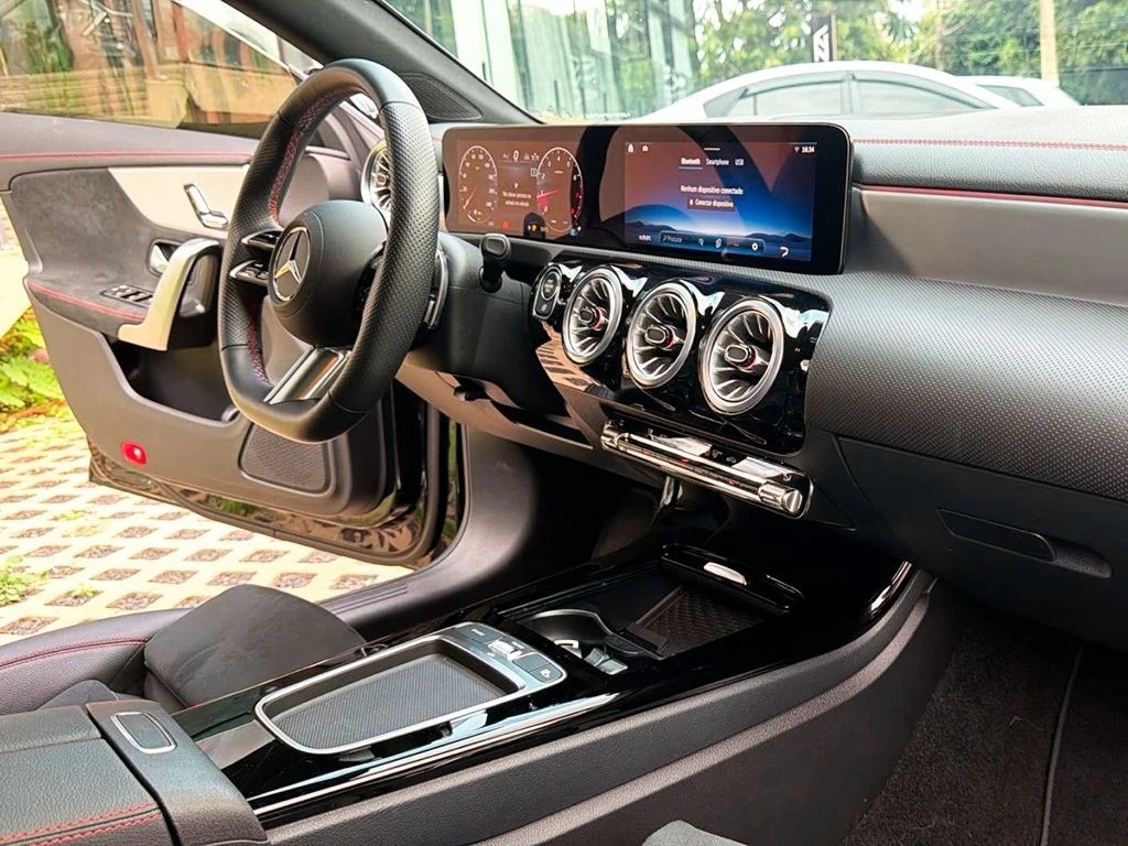 MERCEDES-BENZ CLA 200