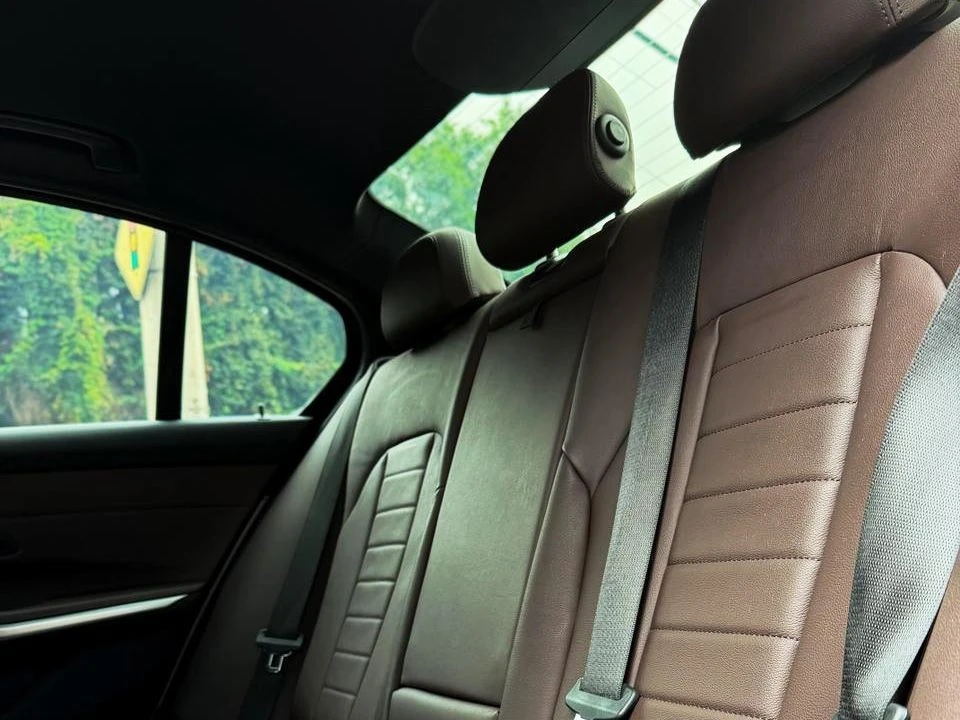 BMW 320i