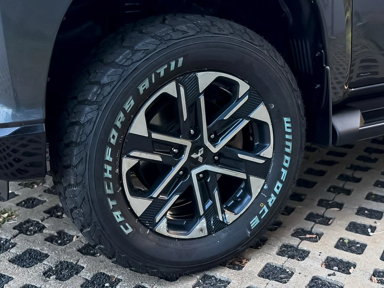 MITSUBISHI L200 TRITON