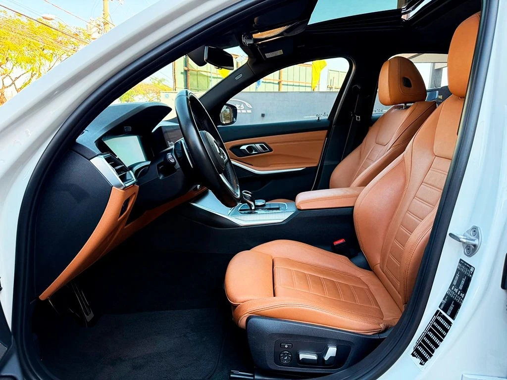 BMW 330i