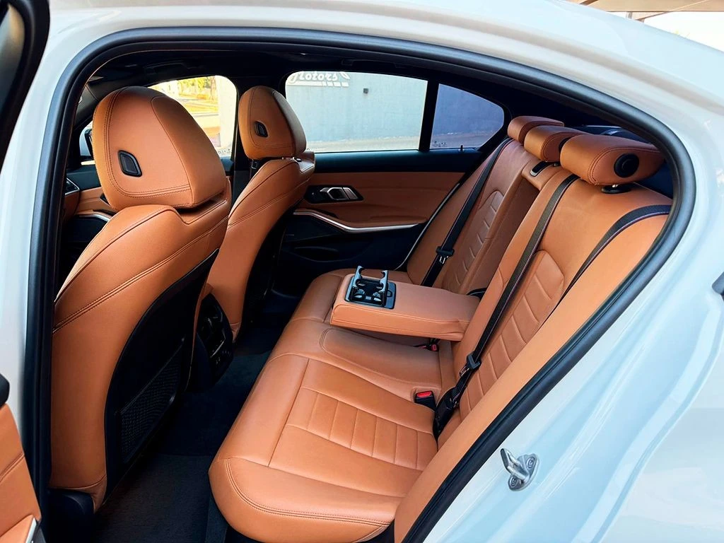 BMW 330i