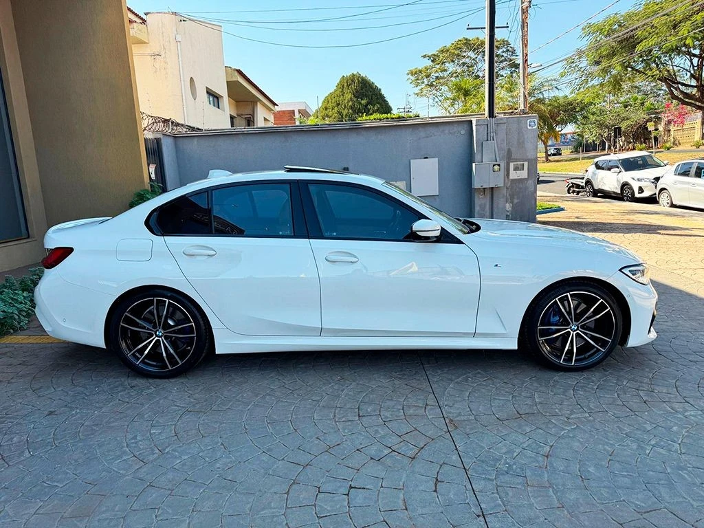 BMW 330i
