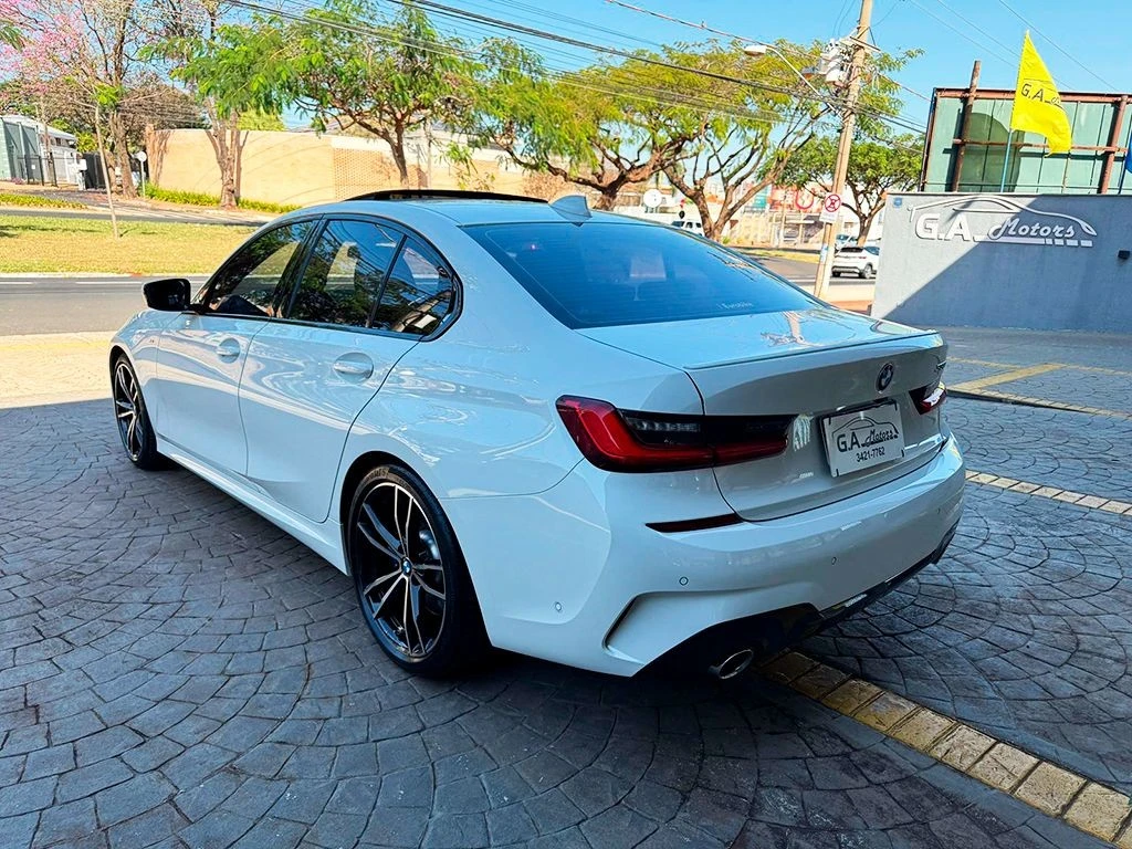 BMW 330i