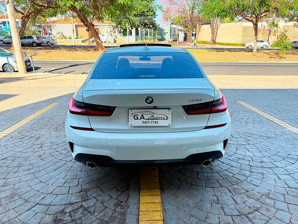 BMW 330i