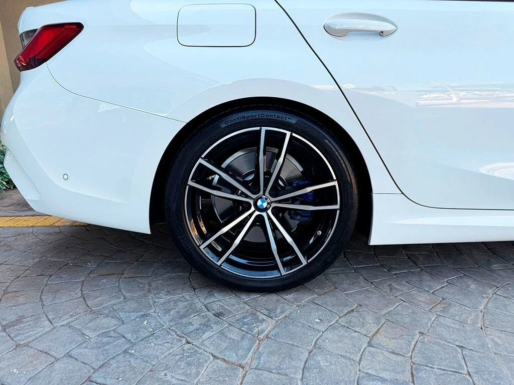 BMW 330i