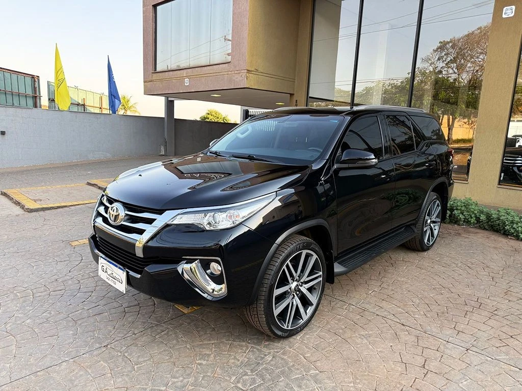 TOYOTA HILUX SW4