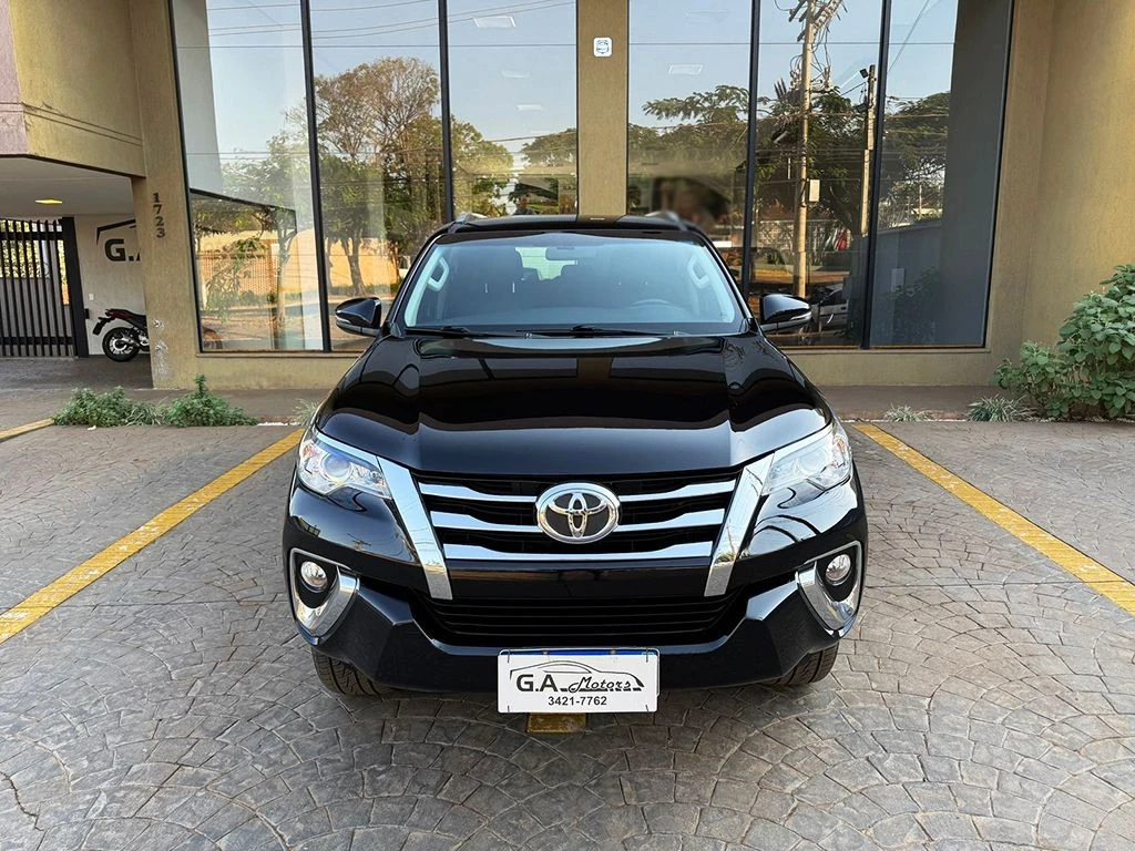 TOYOTA HILUX SW4